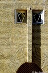 Detail gevel Wormerveerstraat, boven de portiek.
              <br/>
              Gert-Jan Lobbes, 2020